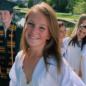 Meet your Posher, Chloe